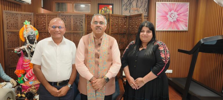 डॉ. राजकुमार शर्मा और डॉ. श्रुति ने बीजेपी महासचिव श्री तरुण चुघ से की मुलाकात, ‘विकसित भारत’ के विज़न को साकार करने पर हुई सार्थक चर्चा