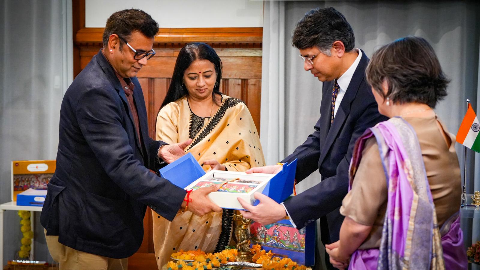 डेनमार्क में गूँजी कृष्ण भक्ति की सुगंध — श्री कृष्ण लीला कलेक्शन का भव्य समर्पण समारोह