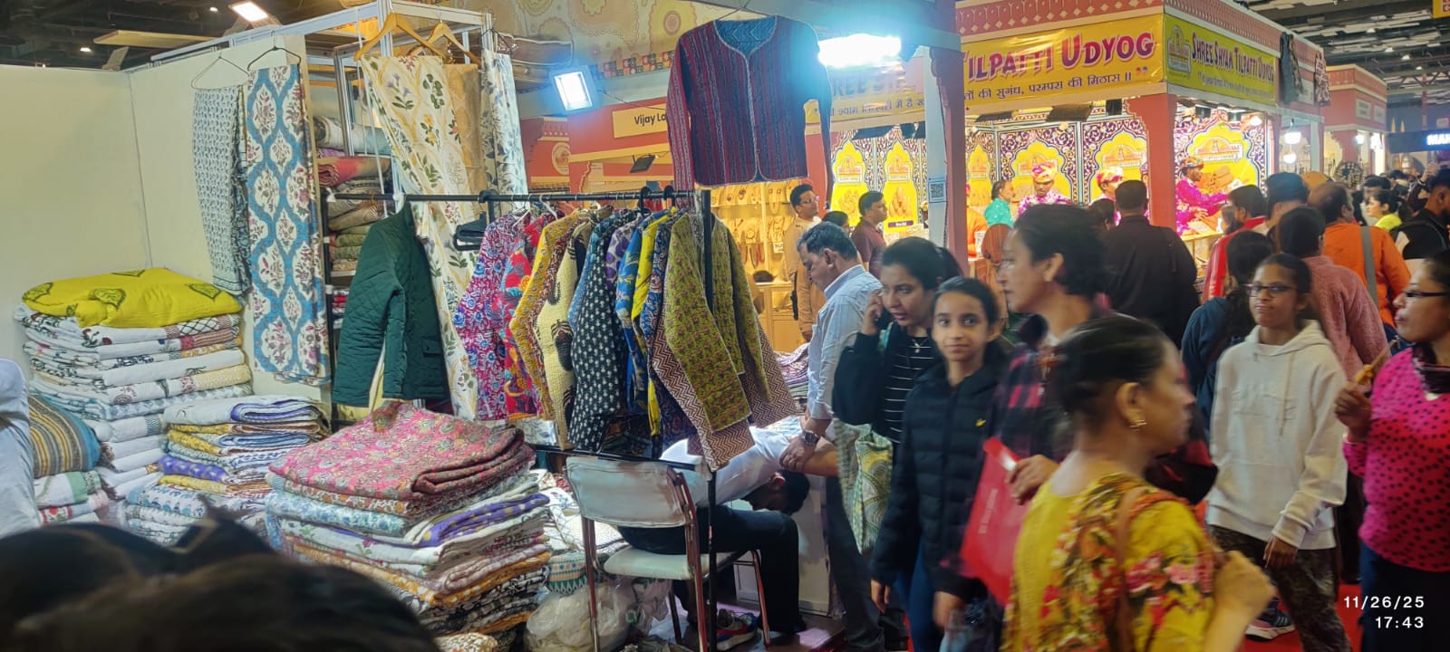 राजस्थान मंडप में पारंपरिक जयपुरी रजाइयों की मांग में जबरदस्त बढ़ोतरी