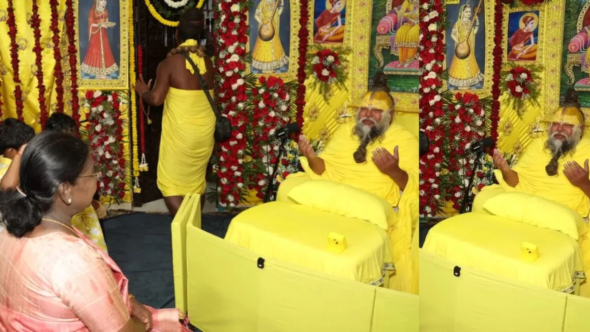 वृंदावन में राष्ट्रपति द्रौपदी मुर्मू की संत प्रेमानंद महाराज से मुलाकात, जीवन मूल्यों पर हुई चर्चा