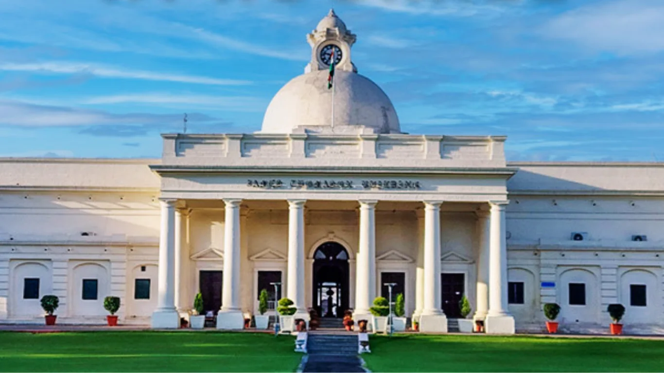 JEE Advanced 2026 डेटा एक्सपोज़र विवाद: शोधकर्ता Rylen Anil की खोज के बाद IIT Roorkee ने मानी क्लाउड स्टोरेज में खामी