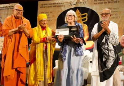 हार्वर्ड यूनिवर्सिटी में पहली बार मनाई गई तुलसी जयंती , मोरारी बापू ने वैश्विक मंच पर 9 विद्वानों को सम्मानित किया