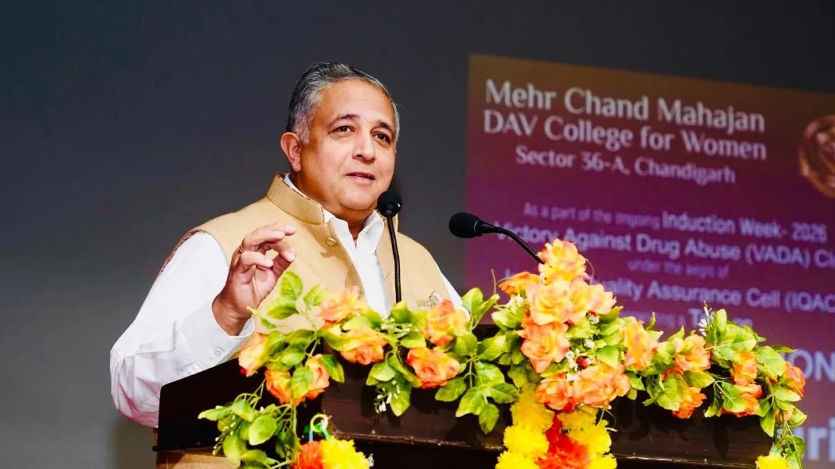 सैकड़ों विद्यार्थियों ने लिया नशामुक्त भारत का संकल्प, योगी सूरी बोले— 'स्वामी दयानंद की तलवार बनकर नशे के राक्षस का अंत करें'