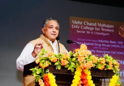 सैकड़ों विद्यार्थियों ने लिया नशामुक्त भारत का संकल्प, योगी सूरी बोले— 'स्वामी दयानंद की तलवार बनकर नशे के राक्षस का अंत करें'