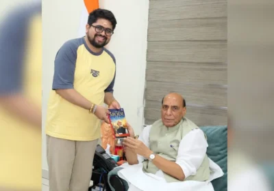 डॉ. भार्गव मल्लप्पा ने राजनाथ सिंह को भेंट की डिजिटल इंडिया पर नई पुस्तक