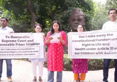 गुरुग्राम में स्टेम सेल थेरेपी पर सुप्रीम कोर्ट के फैसले के खिलाफ अभिभावकों का प्रदर्शन